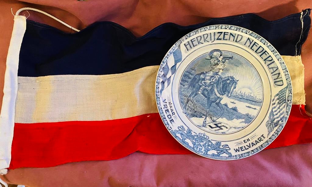 Herrijzend Nederland + ned vlaggetje, Ophalen of Verzenden, Nederland