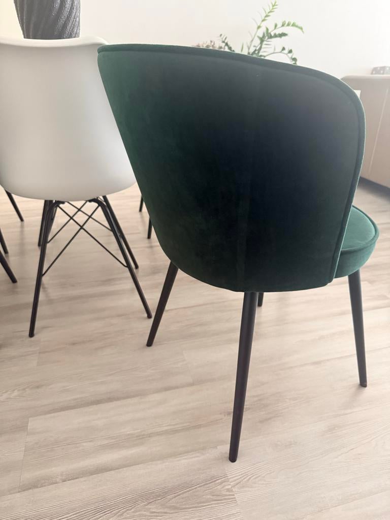 4x Groene fluwelen eetkamerstoelen, Huis en Inrichting, Stoelen, Overige kleuren, Ophalen of Verzenden, Zo goed als nieuw, Vier