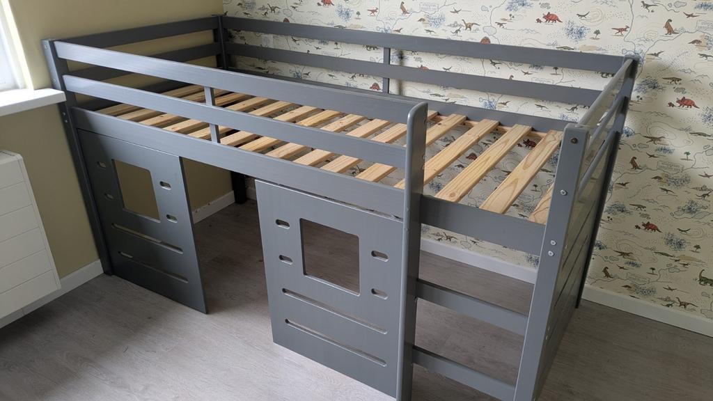 Halfhoogslaper Ties grijs 200x90 met hutwanden, Kinderen en Baby's, Kinderkamer | Stapelbedden en Hoogslapers, Ophalen, Zo goed als nieuw