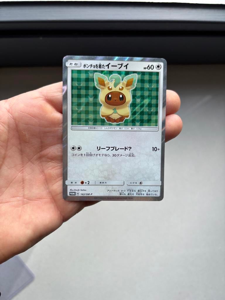 Poncho-geklede Eevee Pokémon Kaart (Japans), Ophalen of Verzenden, Zo goed als nieuw, Losse kaart