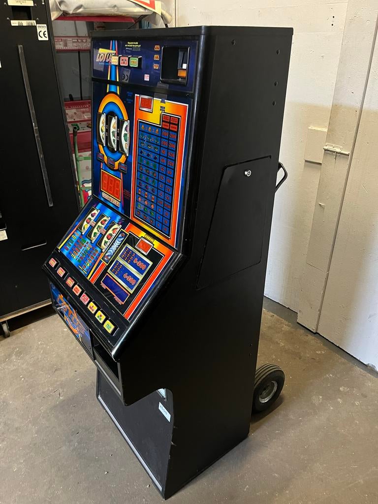 Lotus Halversie gokkast, Met sleutels, Gebruikt, Eismaspeelautomaten, Grote dijlakker 34