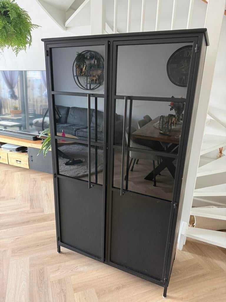 WOOOD vitrinekast Exhibit, Huis en Inrichting, Ophalen, 50 tot 100 cm, Zo goed als nieuw, Metaal