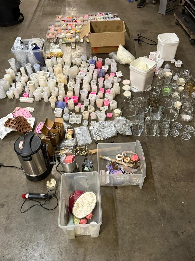 Grote partij Kaarsen maken: mallen, wax, houders, toebehoren, Hobby en Vrije tijd, Knutselen, Ophalen, Gebruikt