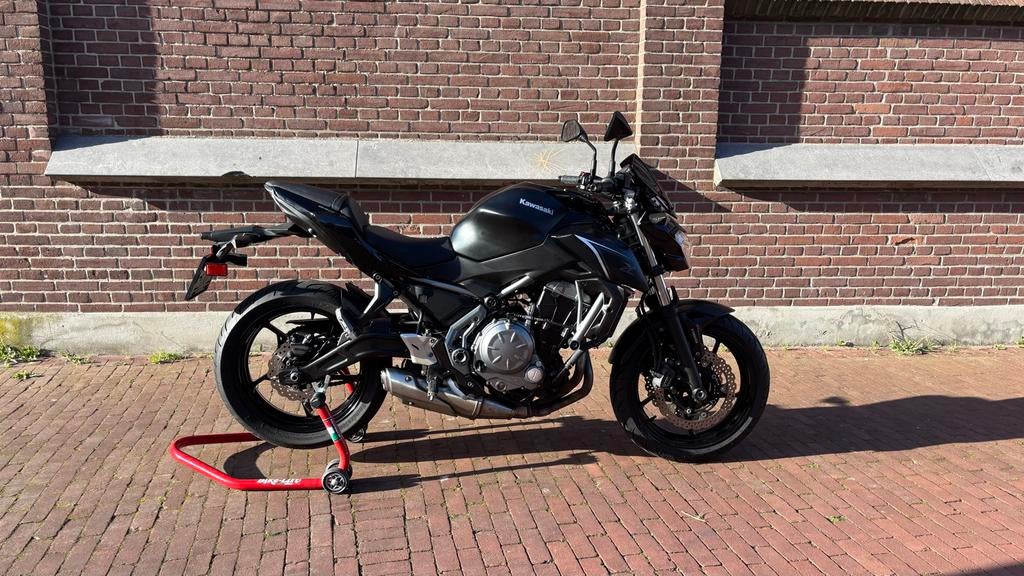 Kawasaki Z650 uit 2017 - Goed onderhouden, nieuwe accu