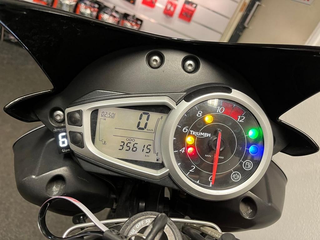 Hele mooie Triumph SPEED TRIPLE 1050 ABS (bj 2012) - foto 2