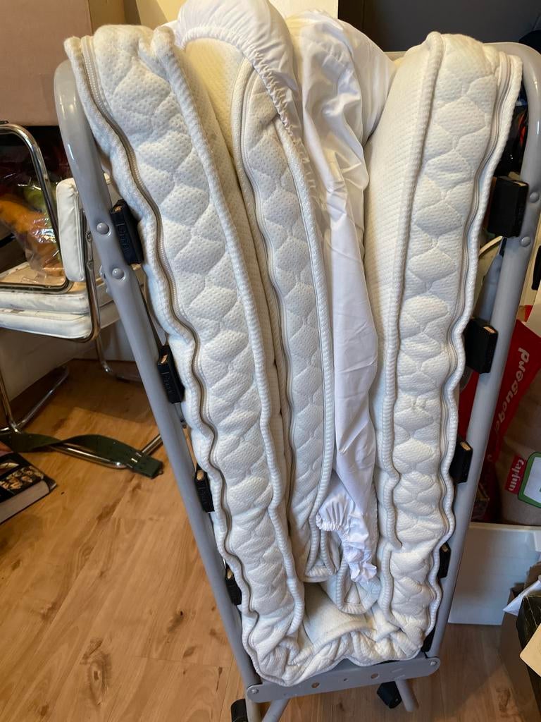 Inklapbaar logeerbed met lattenbodem en matras, Huis en Inrichting, Slaapkamer | Bedden, Ophalen, Gebruikt, Eenpersoons, 80 cm