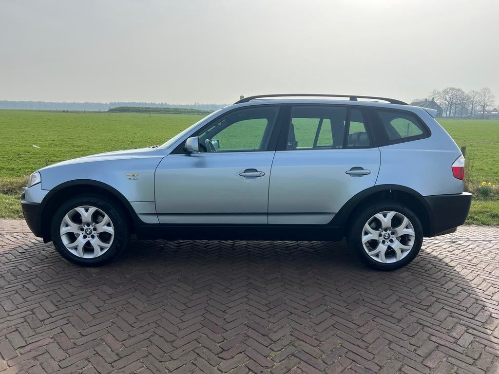 BMW X3 3.0 I AUT 2005 Blauw, Auto's, Automaat, Zwart, 2000 kg, Blauw