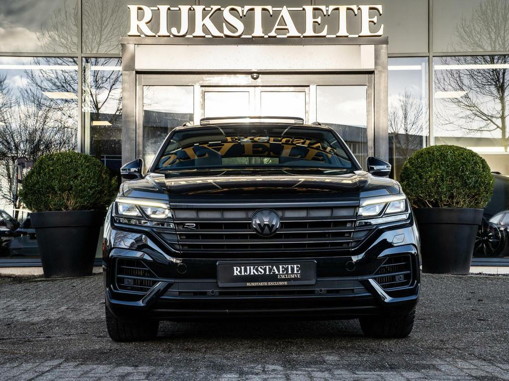 Volkswagen Touareg R 3.0TSi 4MOTION|PANO|DYNAUDIO|HEADUP|21', Automaat, Gebruikt, 2995 cc, Zwart