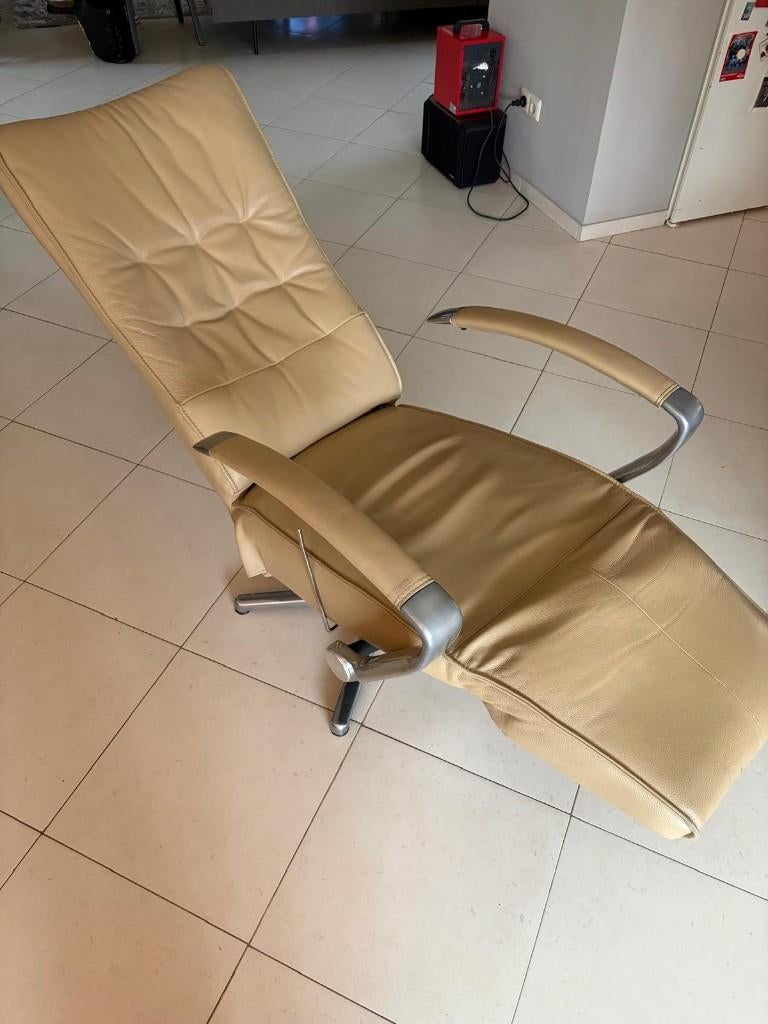 mooie leren ligstoel, beige kleur, Huis en Inrichting, Stoelen, Overige kleuren, Leer, Zo goed als nieuw, Eén