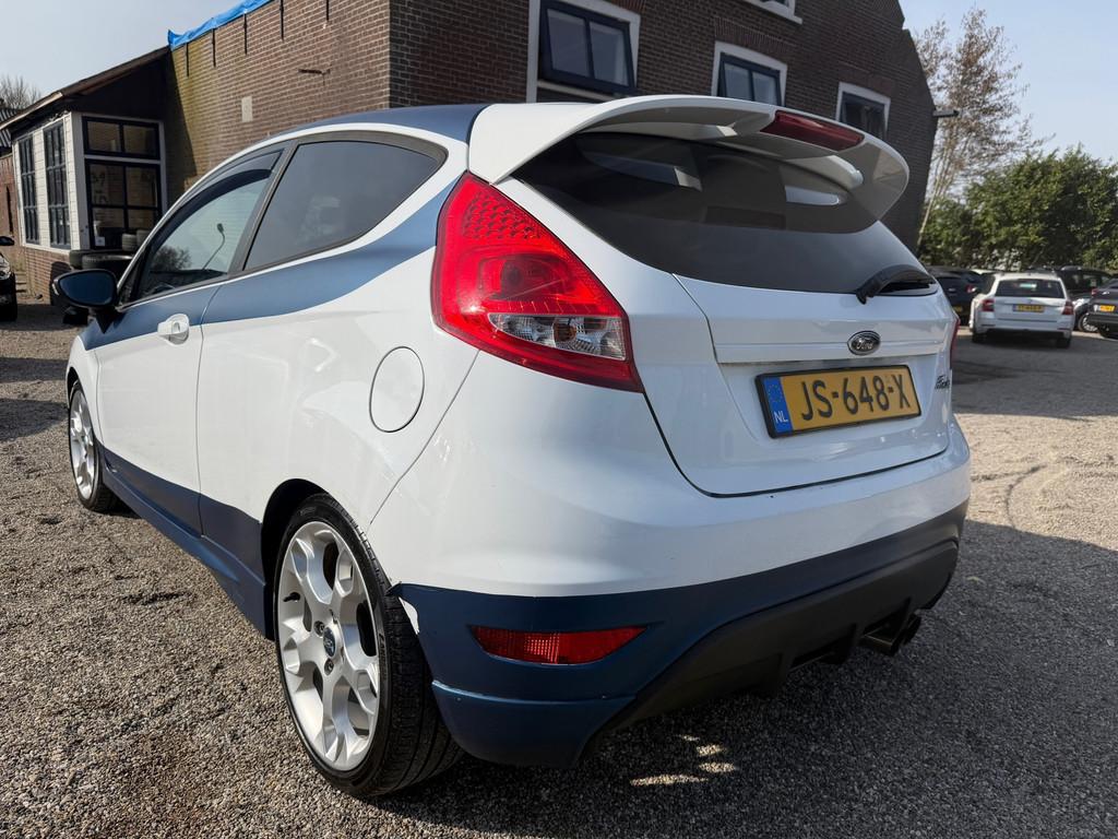 Ford Fiesta 1.6 Ghia Rally Uitvoering Leer Airco Nette Auto, Gebruikt, 31 €/maand, 4 cilinders, Wit