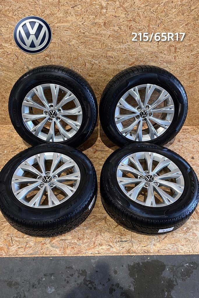 Originele Volkswagen 17 inch velgenset met winterbanden, Auto-onderdelen, Banden en Velgen, Banden en Velgen, Winterbanden, 17 inch