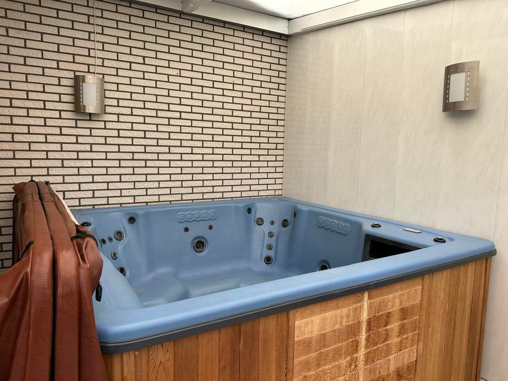 Gebruikte Viking Spa Xtreme Jacuzzi 6 Persoons -Balboa elekt, Ophalen, Gebruikt, Afdekzeil, Vast