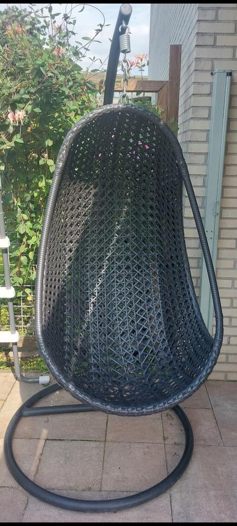 Ei stoel (hangstoel) met standaard, Ophalen