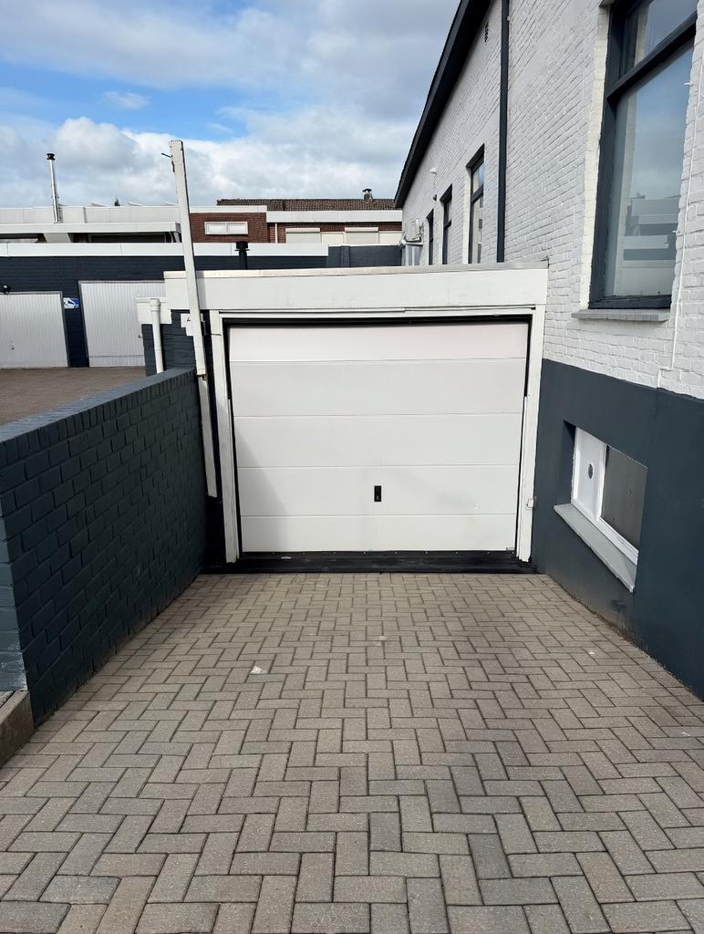 Te huur: ruime opslag / magazijnruimte ca. 240 m², Zakelijke goederen, Bedrijfs Onroerend goed, 240 m², Huur, Opslag of Loods