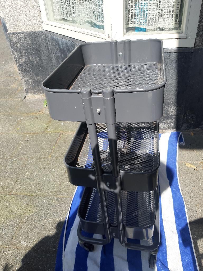 Stevige kar, trolley, grijs 3 lagen, keuken of badkamer., Ophalen, 50 tot 100 cm, Zo goed als nieuw, Minder dan 100 cm