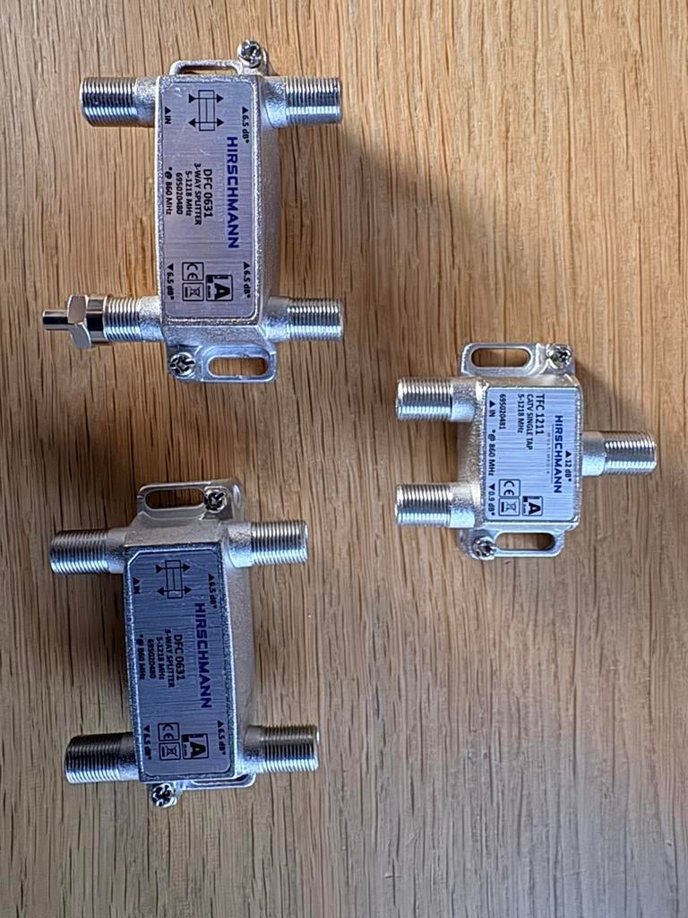 Hirschmann verdeler 3-way splitter 5-1218 mhz (DFC0631), Ophalen of Verzenden, Zo goed als nieuw