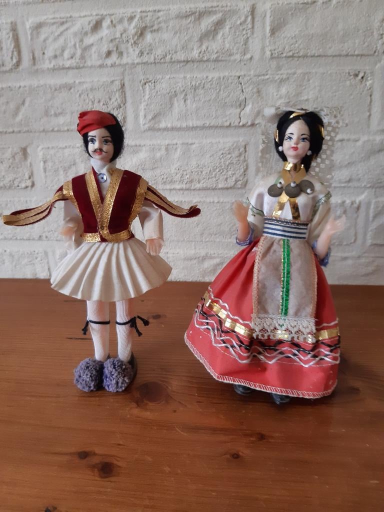 2 paar klederdrachtpoppen samen 3 euro, Ophalen of Verzenden, Gebruikt, Poppenhuis