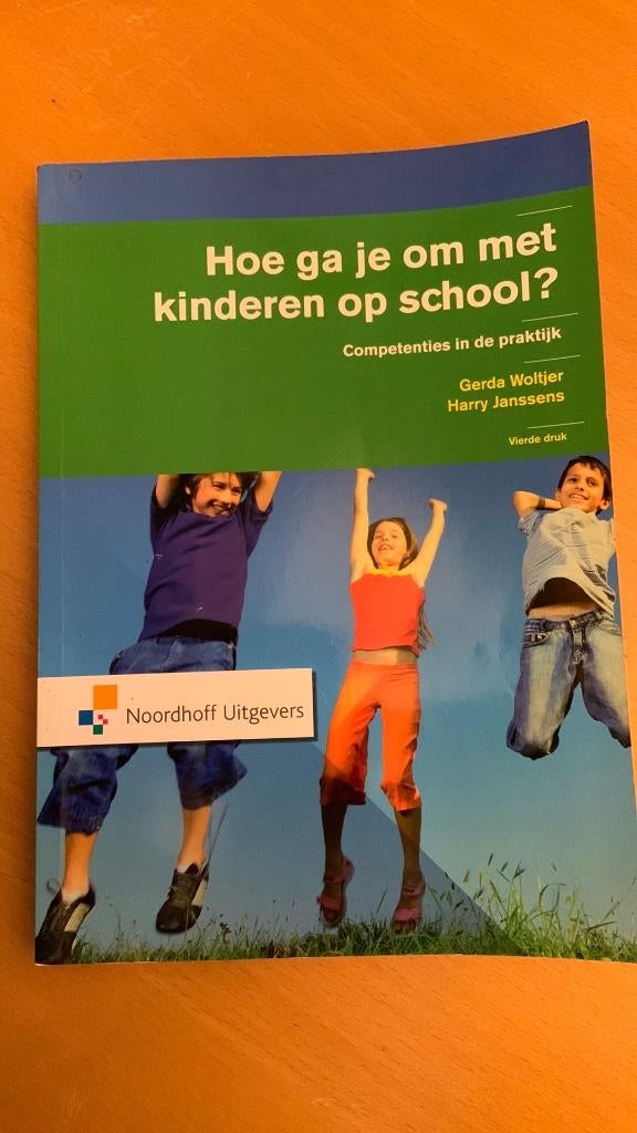 Hoe ga je om met kinderen op school? - Gerda Woltjer & Harry, Ophalen of Verzenden, Alpha, Zo goed als nieuw, HBO