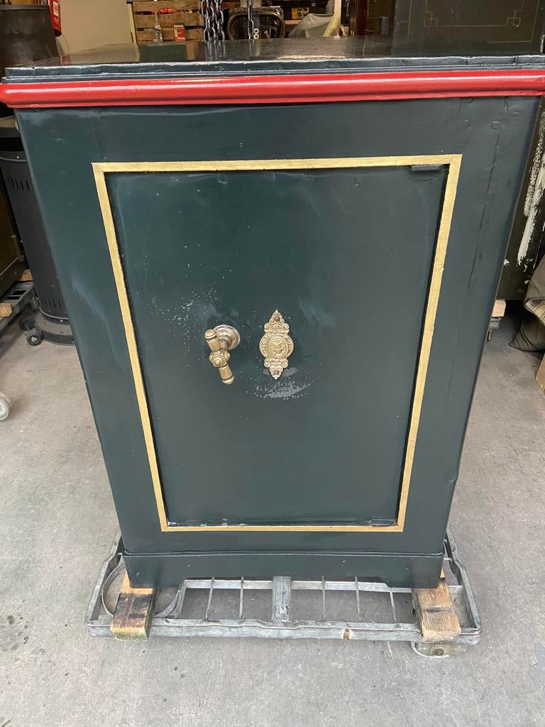 Antieke kluis eind 19 eeuws, Ophalen of Verzenden, Zo goed als nieuw