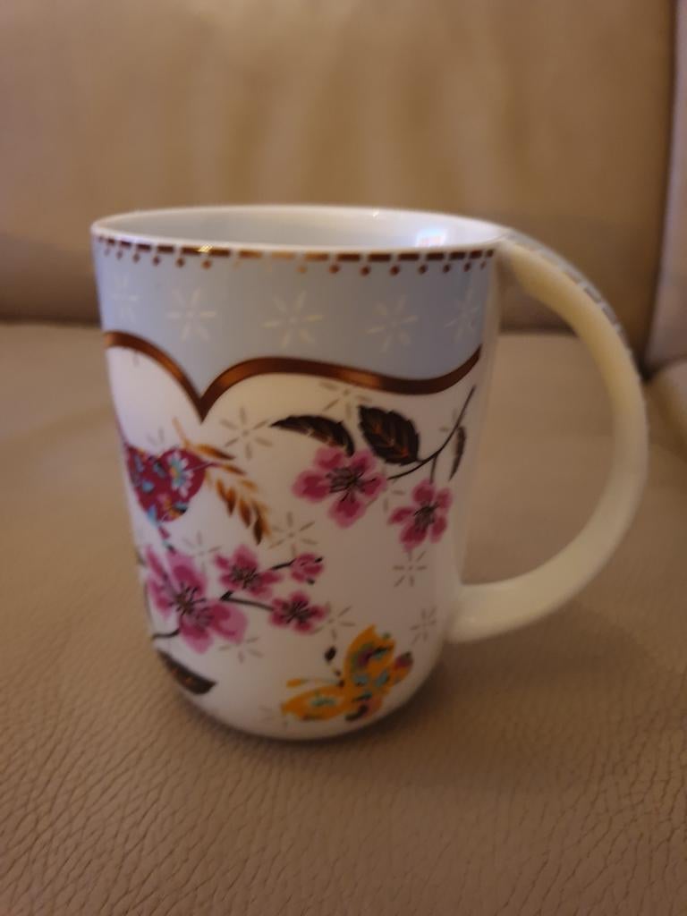 Mok Birdy met bloemen, Keramiek, Ophalen of Verzenden, Zo goed als nieuw, Overige stijlen