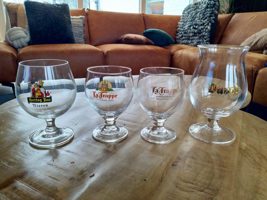 4 verschillende bierglazen, Verzamelen, Ophalen of Verzenden, Gebruikt, Bierglas