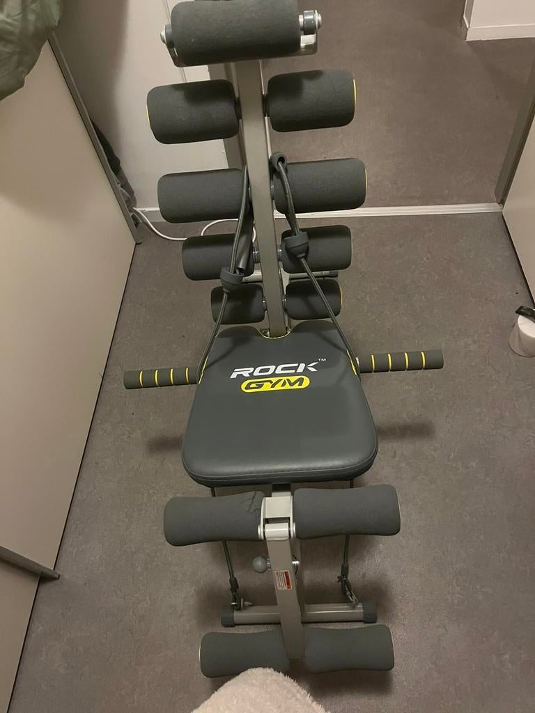Te koop: (Rock Gym) fitnessbank met buikspiertrainer, Ophalen, Krachtstation, Zo goed als nieuw, Metaal