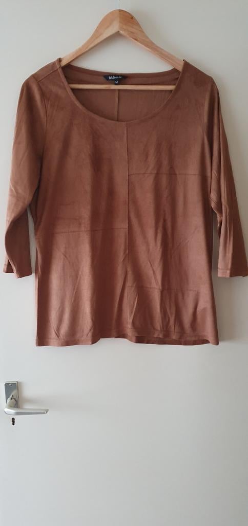 M&S COGNAC KLEURIGE SUEDINE BLOUSE MET ACHTERKANT RITS MT. M, Kleding | Dames, Blouses en Tunieken, Maat 38/40 (M), Bruin, Nieuw