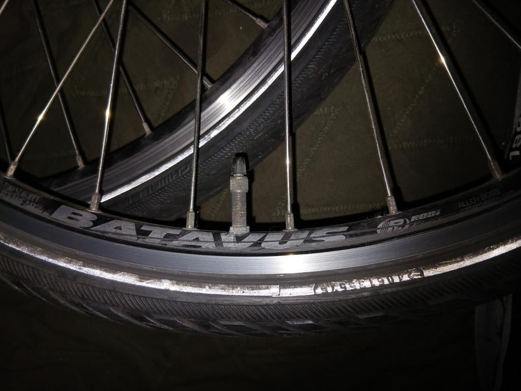 Batavus voorwiel met goeie banden en achterwiel met banden, Fietsen en Brommers, Fietsonderdelen, Ophalen of Verzenden, Zo goed als nieuw