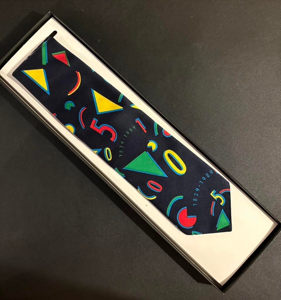 Stropdas NS 150 jaar spoorwegen (donkerblauw) (1989), Verzamelen, Spoorwegen en Tramwegen, Zo goed als nieuw, Trein, Ophalen of Verzenden