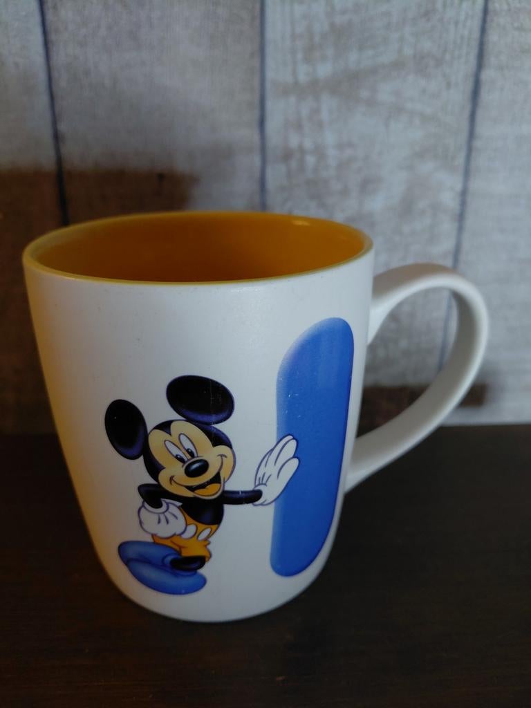 Disney Mickey Mouse beker Letter I. Disneyland Resort Paris., Verzamelen, Ophalen of Verzenden, Mickey Mouse, Gebruikt, Servies