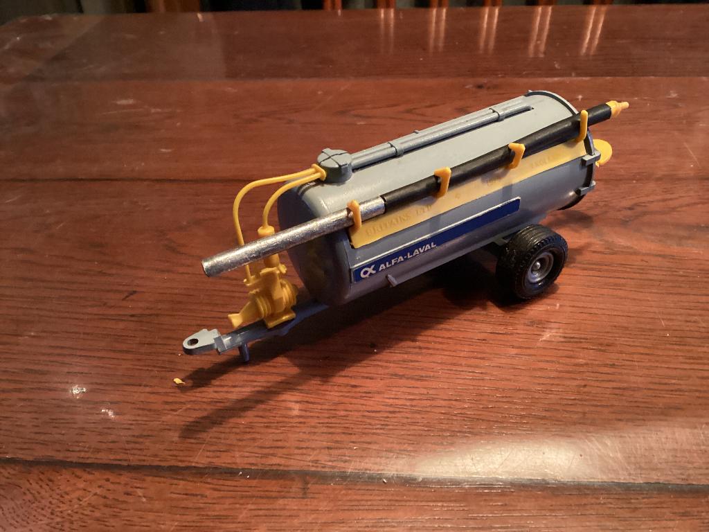 Britains Alva-Laval mesttank, Hobby en Vrije tijd, Modelauto's | 1:32, Ophalen of Verzenden, Gebruikt, Tractor of Landbouw, Britains