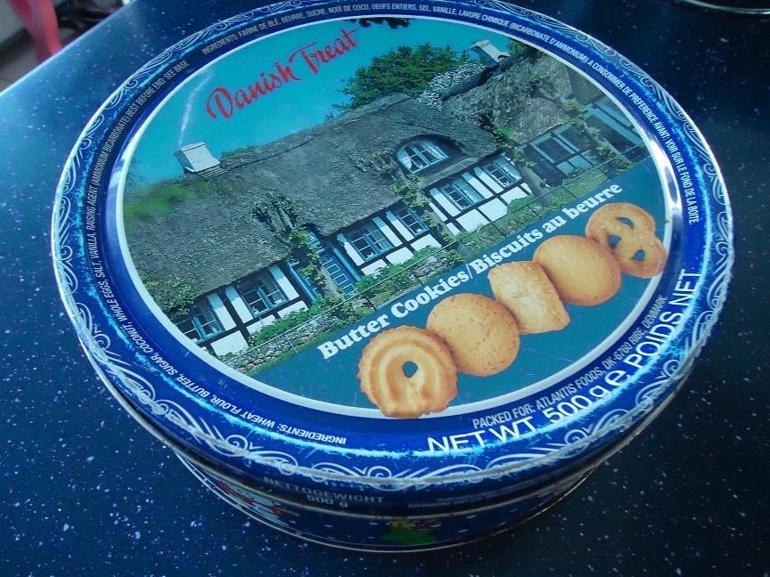 koektrommel blik , blauw19,5 cm doorsnee x 6.5 hoog, Ophalen of Verzenden, Zo goed als nieuw