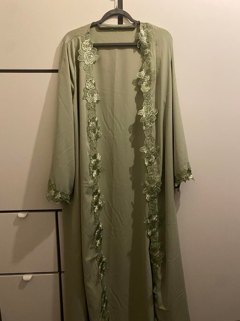 Open green lace abaya, Maat 42/44 (L), Nieuw, Ophalen of Verzenden, Onder de knie
