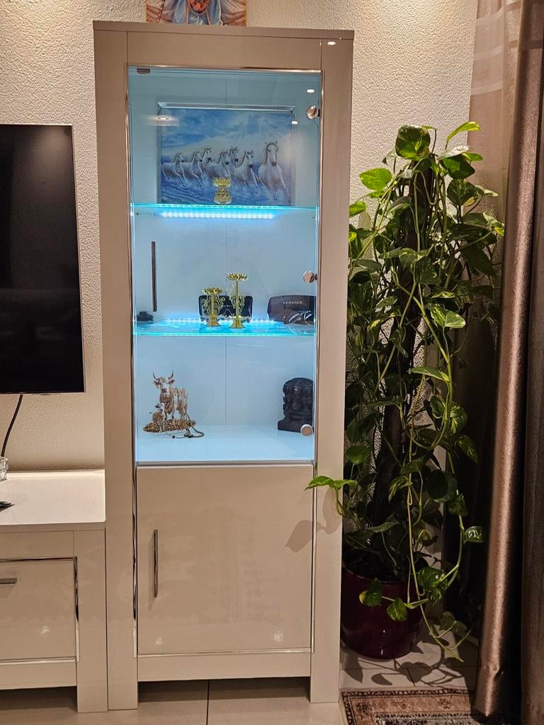 Moderne Vitrinekast met LED Verlichting, Huis en Inrichting, Kasten | Vitrinekasten, Ophalen, 50 tot 100 cm, 150 tot 200 cm, 25 tot 50 cm