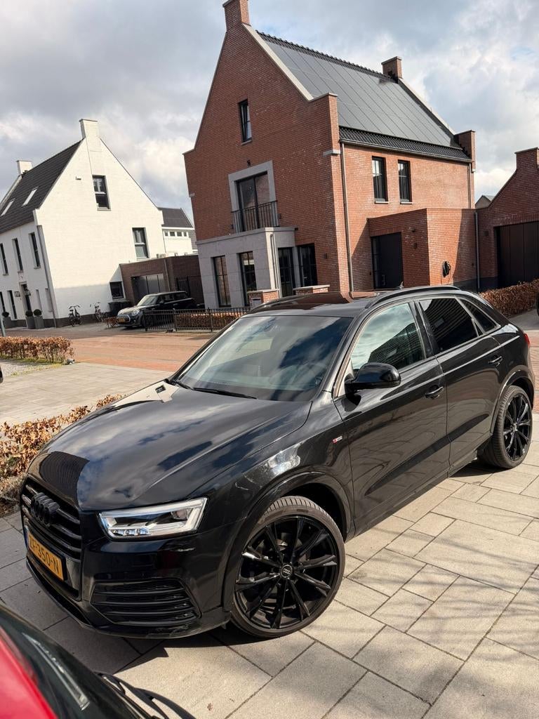 Audi q3 s line zwart, Automaat, 1980 cc, Lederen bekleding, Zwart