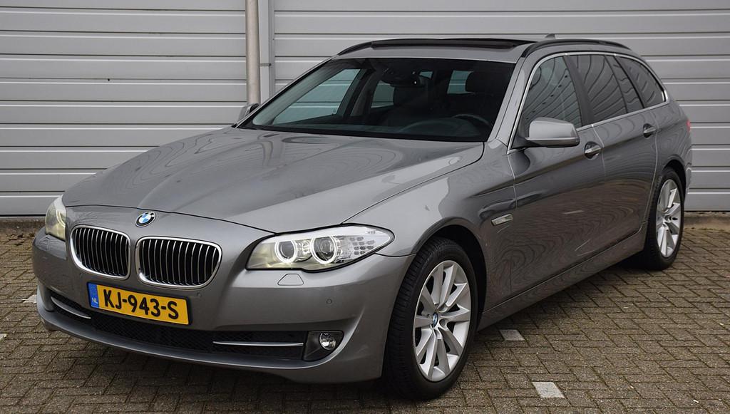 BMW 5-serie Touring 523i High Executive*6 Cilinder*Dealer on, Euro 5, Achterwielaandrijving, Gebruikt, Zwart