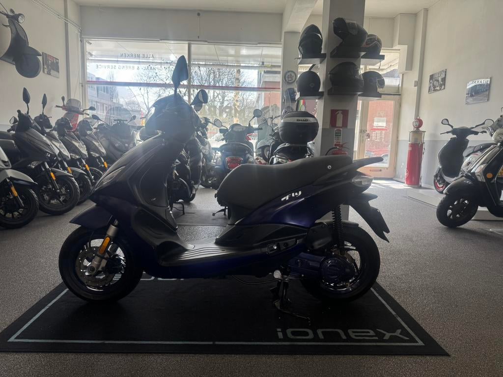 PIAGGIO NEW FLY 25KM 4T CUSTOM BJ 2014, Maximaal 45 km/u, Zo goed als nieuw, Fly, Benzine