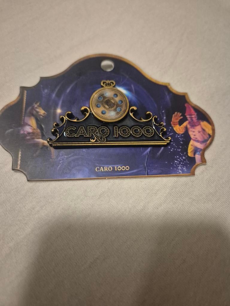 Efteling Caro 1000e Show Pin - Limited Edition, Verzamelen, Efteling, Zo goed als nieuw, Button of Speldje, Ophalen of Verzenden