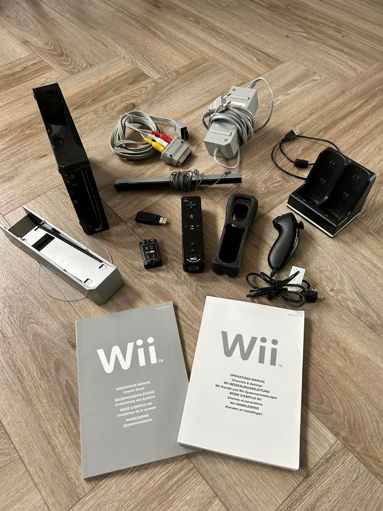 Zwarte Wii inclusief 22 games, Ophalen of Verzenden, Zo goed als nieuw, Met 1 controller, Met games