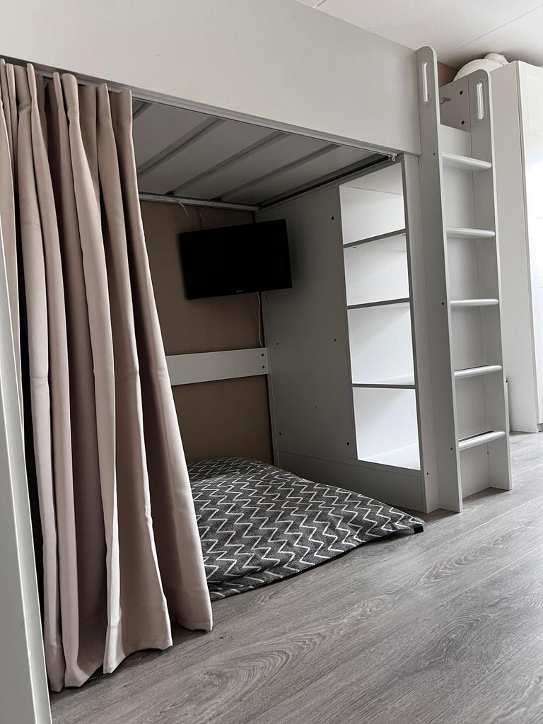 Hoogslaper Ikea incl. gordijnen en zitzak, Ophalen, Zo goed als nieuw, Hoogslaper