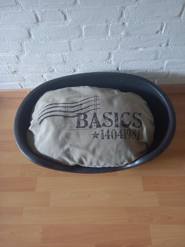 Hondenmand met kussen en accessoires., Dieren en Toebehoren, Ophalen, Gebruikt, Overige