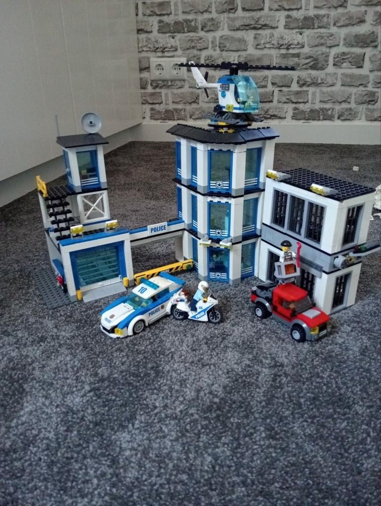Lego City Politiebureau 60141, Ophalen of Verzenden