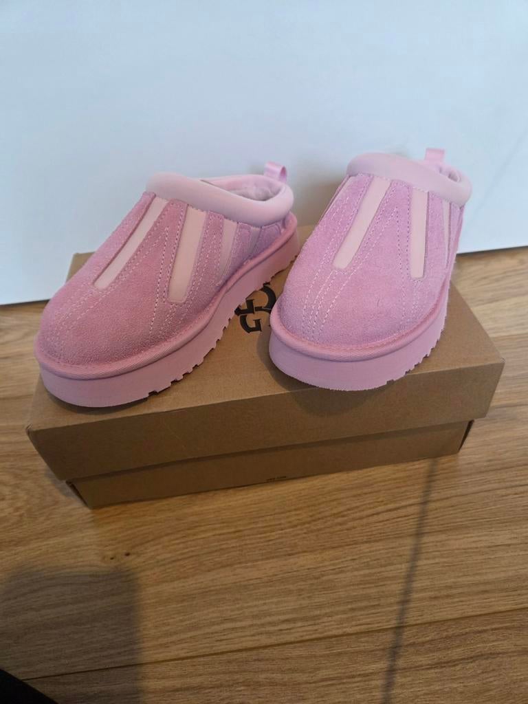 Ugg pantoffels, maat 33,5. Nooit gedragen, UGG, Meisje, Overige typen, Nieuw