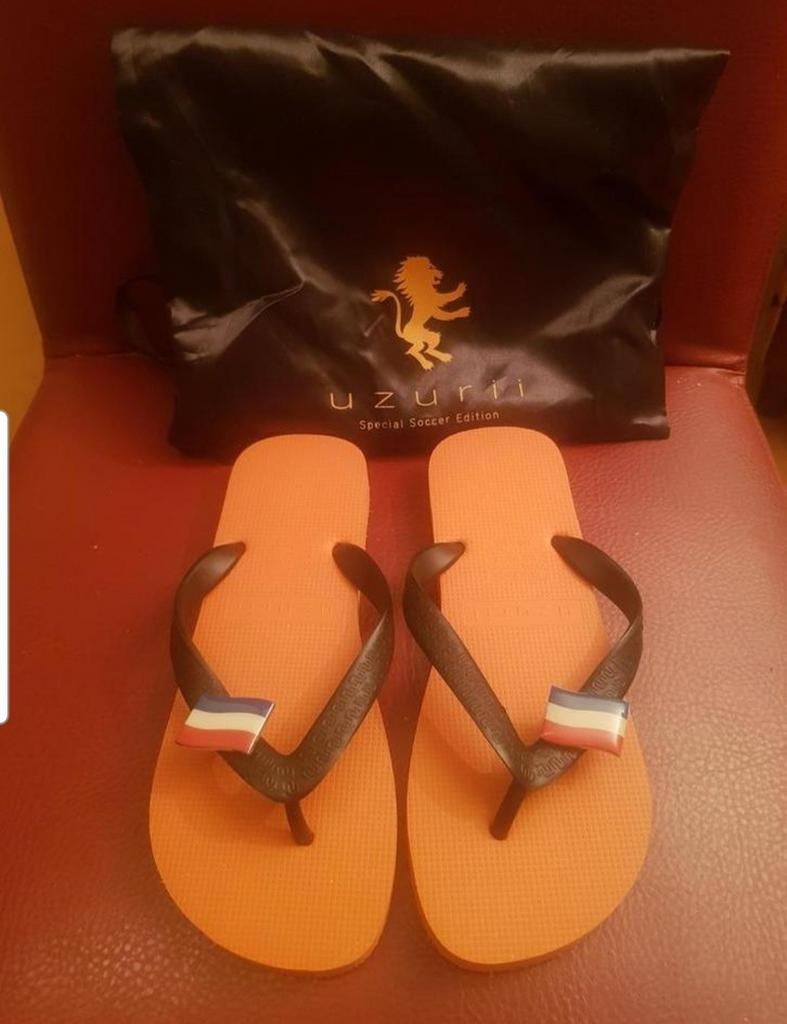 Uzurii voetbal slippers, maat 37-38, Kleding | Dames, Schoenen, Slippers, Uzurii, Nieuw, Oranje