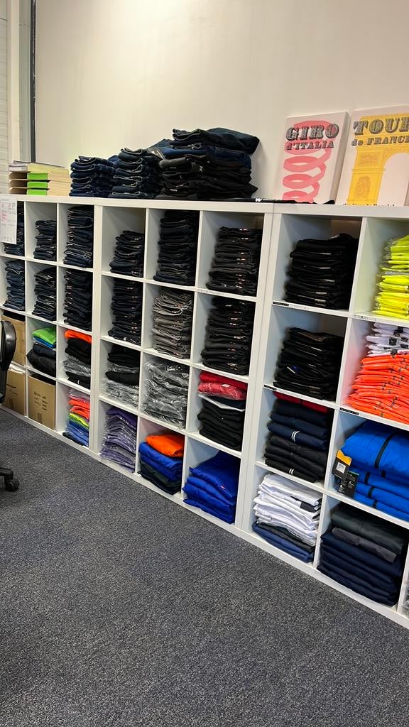 350 stuks bedrijfskleding (190 broeken - 160 bovenkleding), Ophalen, Nieuw, Overige maten