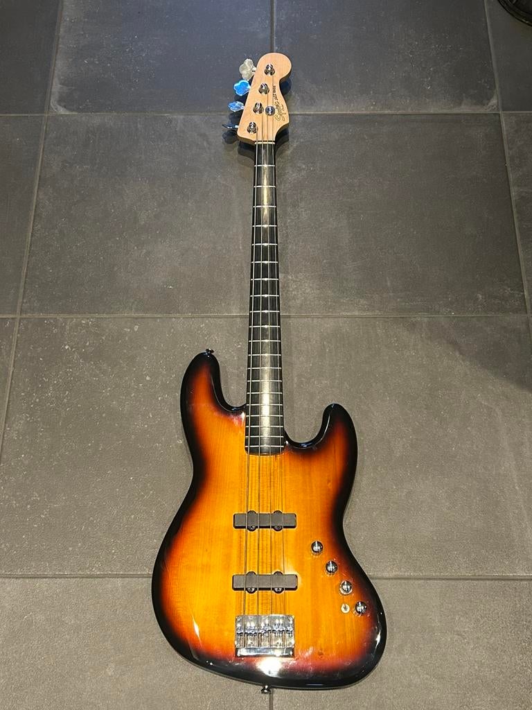 Squire Jazz Bass IV, Ophalen of Verzenden, Zo goed als nieuw