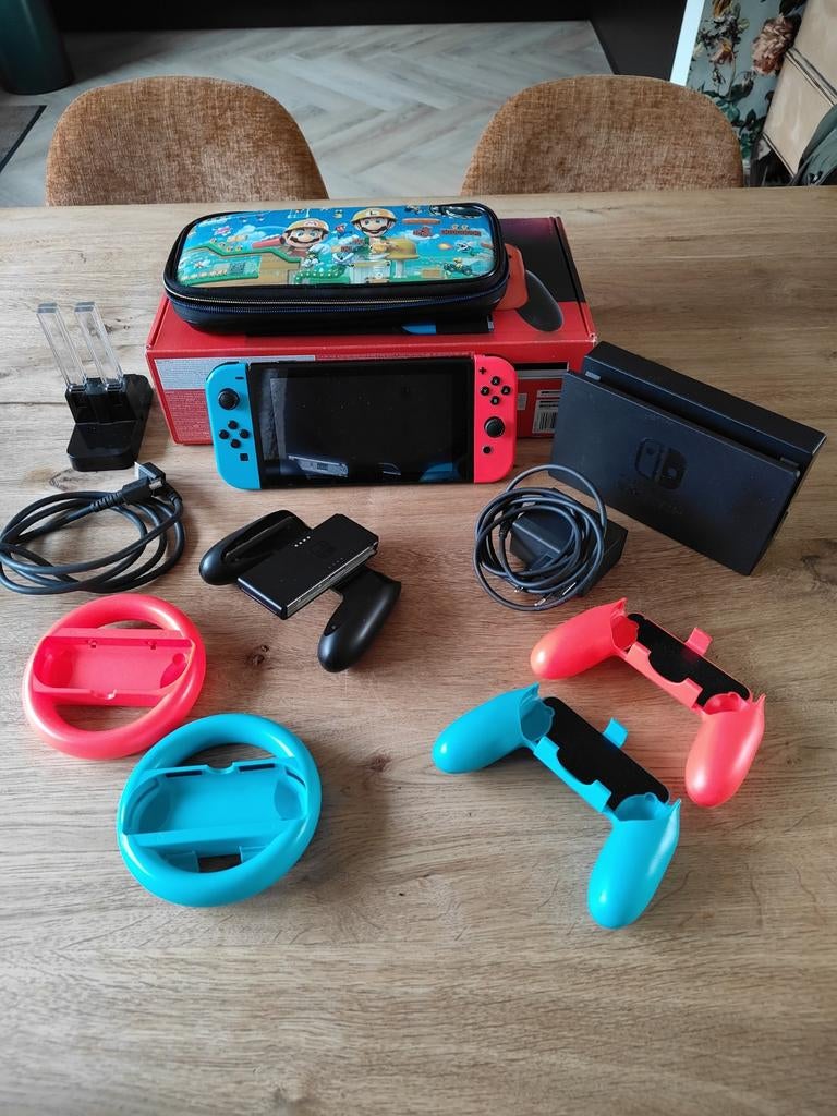 Nintendo Switch met accessoires en hoes, Ophalen of Verzenden