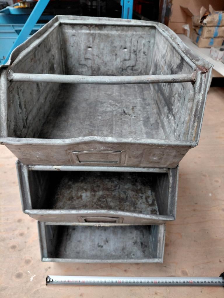 3 stapelbakken overtoombakken metaal, Ophalen of Verzenden, Gebruikt