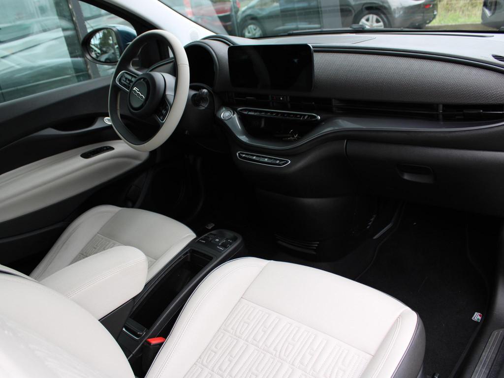 Fiat 500e 3+1 La Prima 42 kWh | Navi / Carplay / Leder, 1300 kg, 118 pk, 4 stoelen, Origineel Nederlands