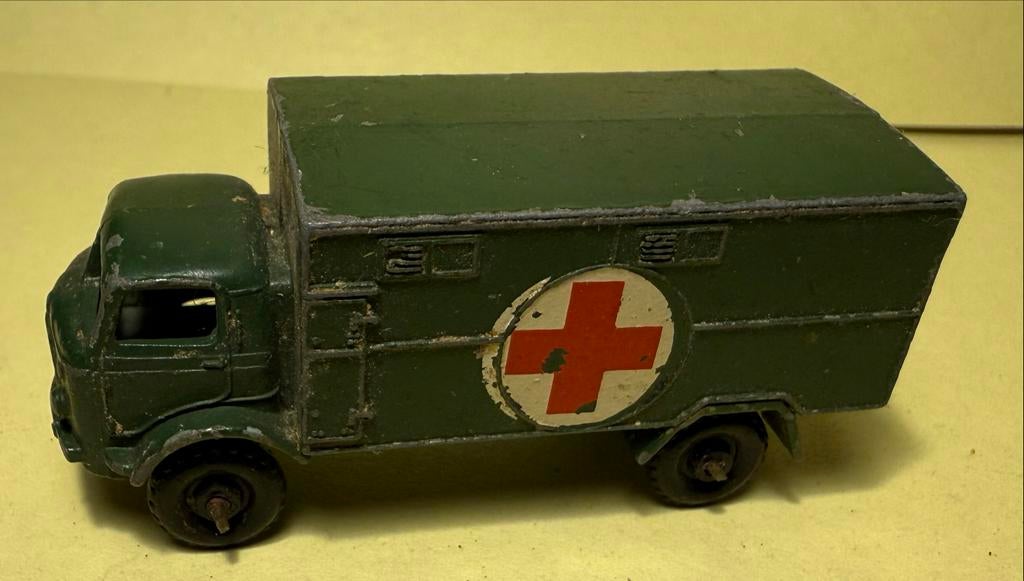 Matchbox Lesney Service Ambulance Ford 3-Ton 4x4, Overige merken, Gebruikt, 1:50 of kleiner, Ophalen of Verzenden